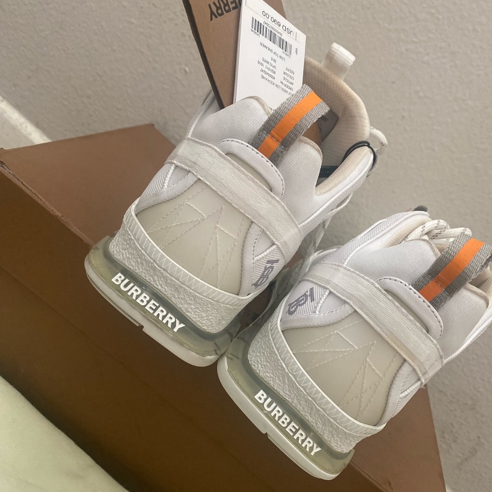 AUTHENTIC BRUBERRY tie up shoes